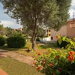Isa - With Swimming Pool In Costa Serena Just 700 Mt From The Sea 3*