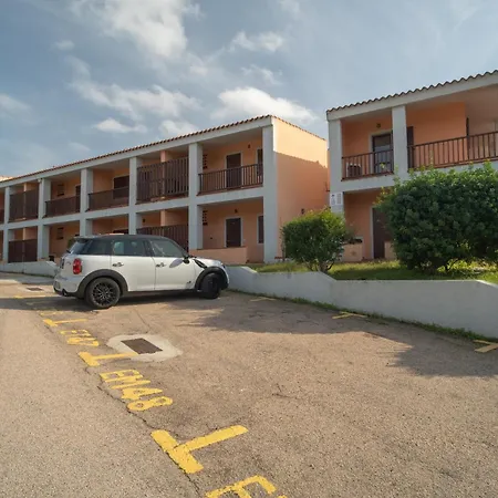 Isa - With Swimming Pool In Costa Serena Just 700 Mt From The Sea Apartahotel Porto Rafael
