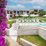 Aparthotel Isa - With Swimming Pool In Costa Serena Just 700 Mt From The Sea Porto Rafael