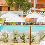 Isa - With Swimming Pool In Costa Serena Just 700 Mt From The Sea