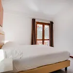 Isa - With Swimming Pool In Costa Serena Just 700 Mt From The Sea 3*