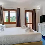 公寓式酒店 Isa - With Swimming Pool In Costa Serena Just 700 Mt From The Sea 3*