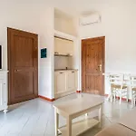 Isa - With Swimming Pool In Costa Serena Just 700 Mt From The Sea 公寓式酒店 波尔图拉斐尔