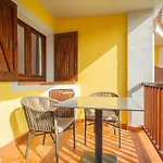 Isa - With Swimming Pool In Costa Serena Just 700 Mt From The Sea 公寓式酒店