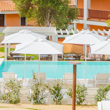 Isa - With Swimming Pool In Costa Serena Just 700 Mt From The Sea