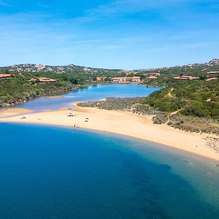 Aparthotel Isa - With Swimming Pool In Costa Serena Just 700 Mt From The Sea 3*