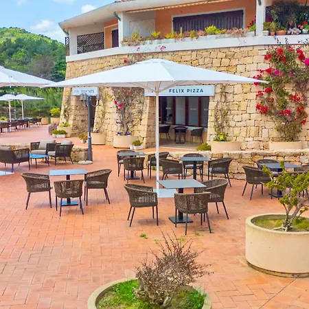 Isa - With Swimming Pool In Costa Serena Just 700 Mt From The Sea 3*
