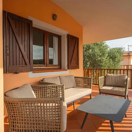 Aparthotel Isa - With Swimming Pool In Costa Serena Just 700 Mt From The Sea Porto Rafael
