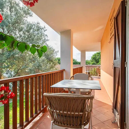 Isa - With Swimming Pool In Costa Serena Just 700 Mt From The Sea