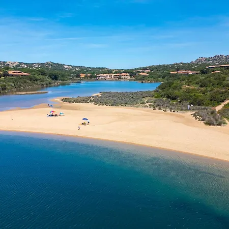 Isa - With Swimming Pool In Costa Serena Just 700 Mt From The Sea