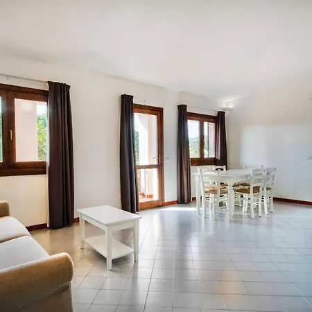Isa - With Swimming Pool In Costa Serena Just 700 Mt From The Sea Aparthotel 3*
