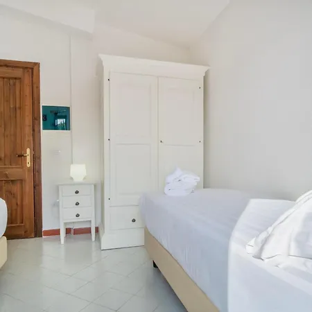 Aparthotel Isa - With Swimming Pool In Costa Serena Just 700 Mt From The Sea Porto Rafael