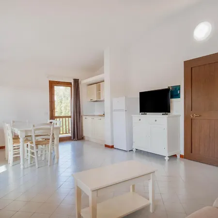 Isa - With Swimming Pool In Costa Serena Just 700 Mt From The Sea Aparthotel Porto Rafael