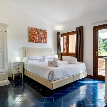 Isa - With Swimming Pool In Costa Serena Just 700 Mt From The Sea Porto Rafael