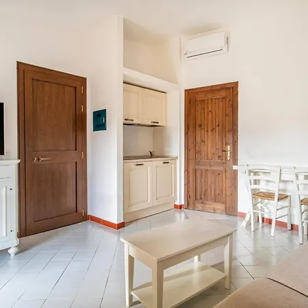 Isa - With Swimming Pool In Costa Serena Just 700 Mt From The Sea Aparthotel Porto Rafael