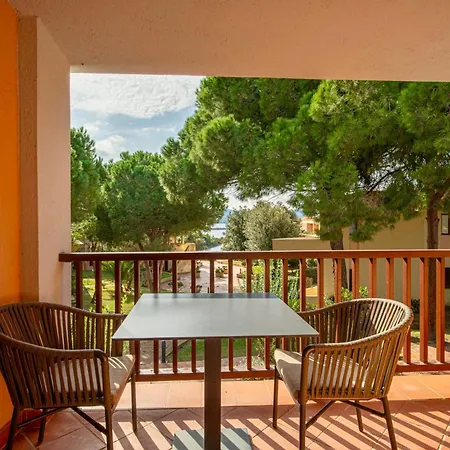 Aparthotel Isa - With Swimming Pool In Costa Serena Just 700 Mt From The Sea Porto Rafael