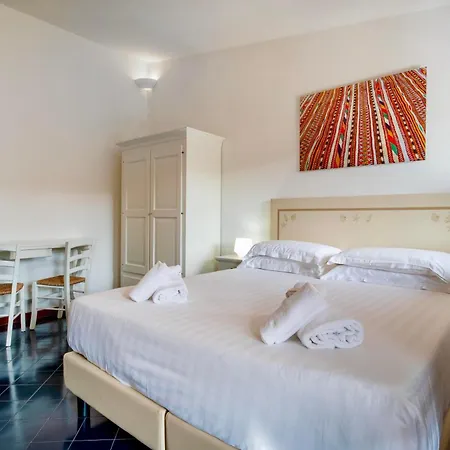 Aparthotel Isa - With Swimming Pool In Costa Serena Just 700 Mt From The Sea Porto Rafael