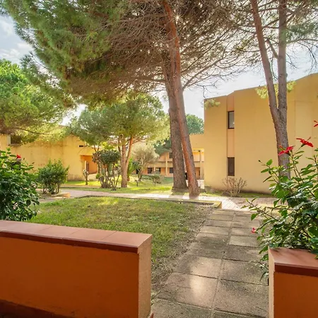 Isa - With Swimming Pool In Costa Serena Just 700 Mt From The Sea 3*