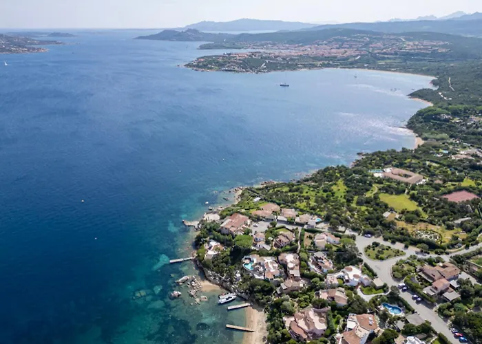 Isa - With Swimming Pool In Costa Serena Just 700 Mt From The Sea