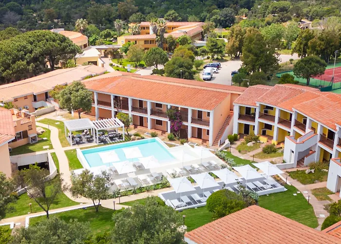 Isa - With Swimming Pool In Costa Serena Just 700 Mt From The Sea 3* 波尔图拉斐尔
