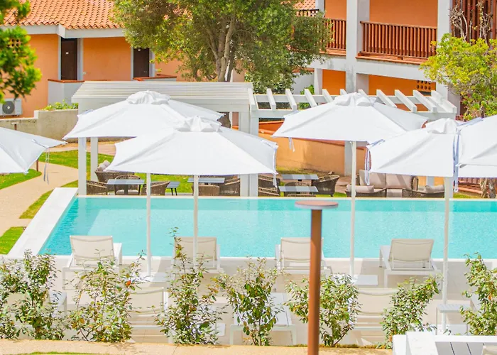 Isa - With Swimming Pool In Costa Serena Just 700 Mt From The Sea