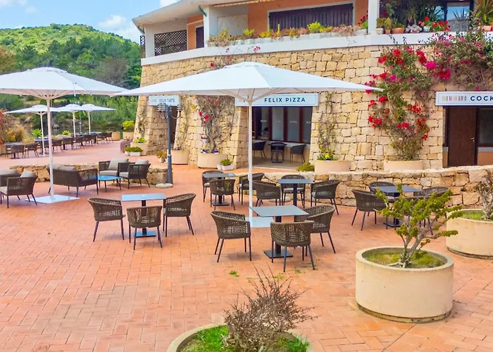 Isa - With Swimming Pool In Costa Serena Just 700 Mt From The Sea 3*