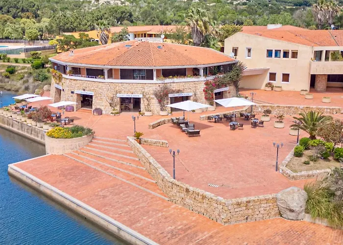 Isa - With Swimming Pool In Costa Serena Just 700 Mt From The Sea 公寓式酒店 3*