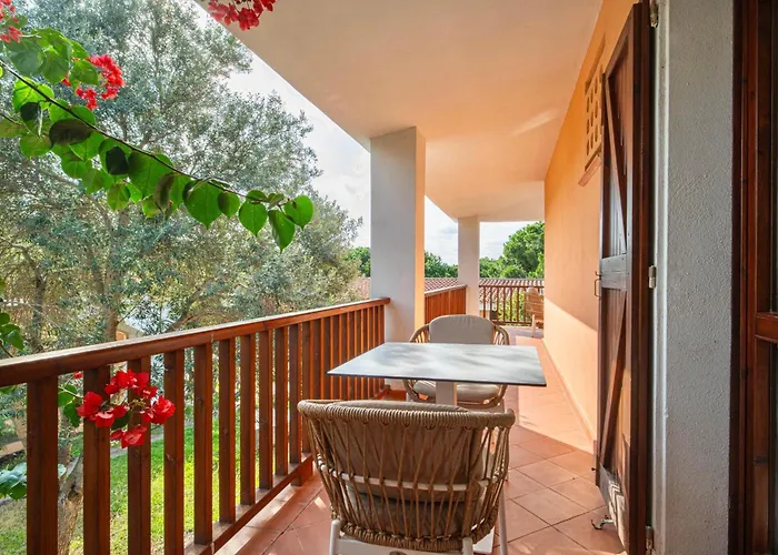 Isa - With Swimming Pool In Costa Serena Just 700 Mt From The Sea