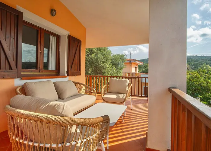 Isa - With Swimming Pool In Costa Serena Just 700 Mt From The Sea 波尔图拉斐尔