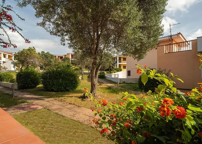 Isa - With Swimming Pool In Costa Serena Just 700 Mt From The Sea 3*