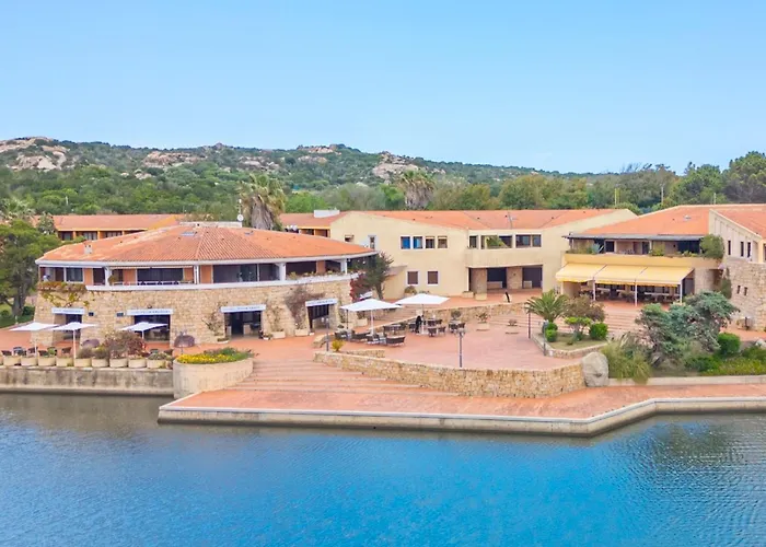 Isa - With Swimming Pool In Costa Serena Just 700 Mt From The Sea 公寓式酒店 波尔图拉斐尔