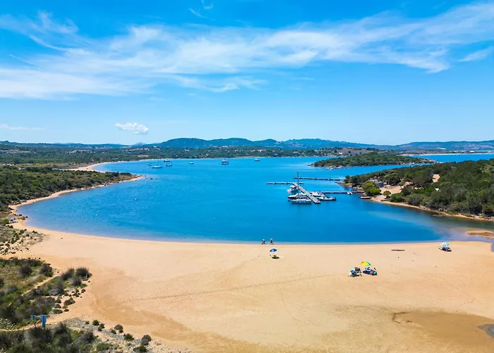 Isa - With Swimming Pool In Costa Serena Just 700 Mt From The Sea 3*