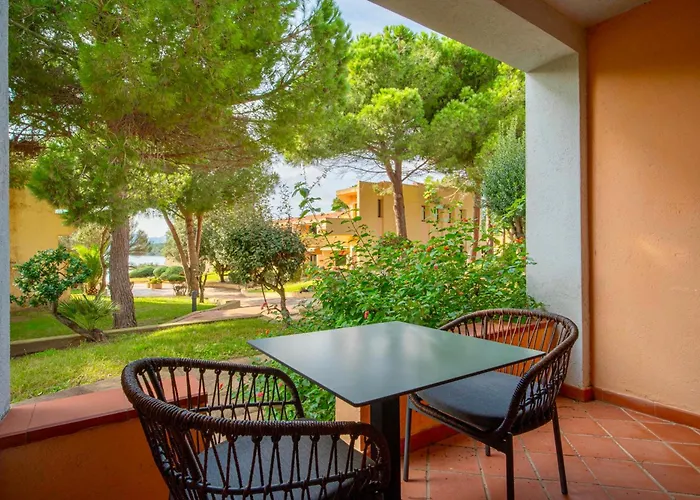 Isa - With Swimming Pool In Costa Serena Just 700 Mt From The Sea 3*
