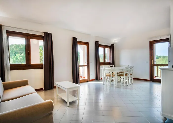 Isa - With Swimming Pool In Costa Serena Just 700 Mt From The Sea 公寓式酒店 3*