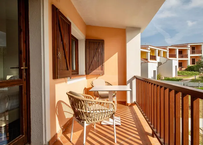 Isa - With Swimming Pool In Costa Serena Just 700 Mt From The Sea 公寓式酒店 3*