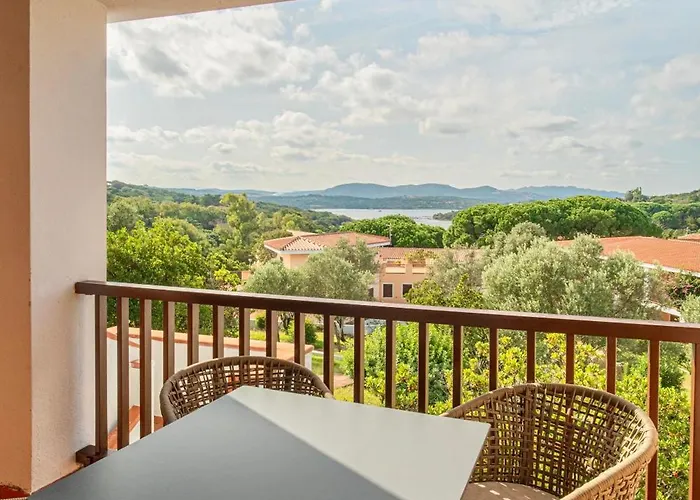 Isa - With Swimming Pool In Costa Serena Just 700 Mt From The Sea 3* 波尔图拉斐尔