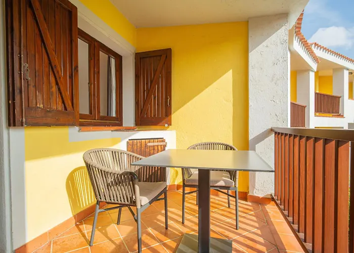 Isa - With Swimming Pool In Costa Serena Just 700 Mt From The Sea 公寓式酒店