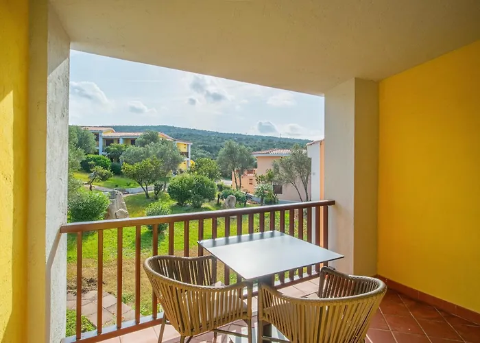 Isa - With Swimming Pool In Costa Serena Just 700 Mt From The Sea 公寓式酒店 3*