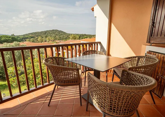 Isa - With Swimming Pool In Costa Serena Just 700 Mt From The Sea 波尔图拉斐尔