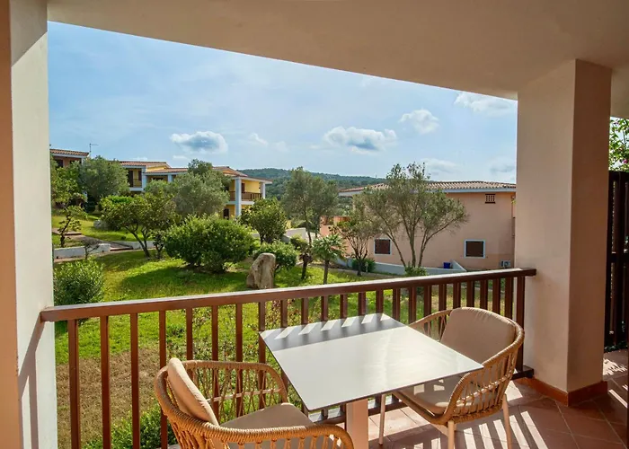 Isa - With Swimming Pool In Costa Serena Just 700 Mt From The Sea 3* 波尔图拉斐尔